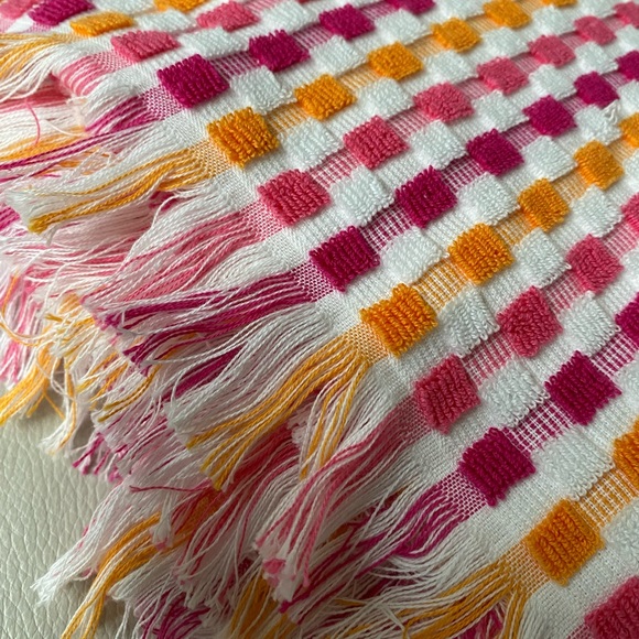 DKNY Oversizes Beach Towel - Picture 3 of 5